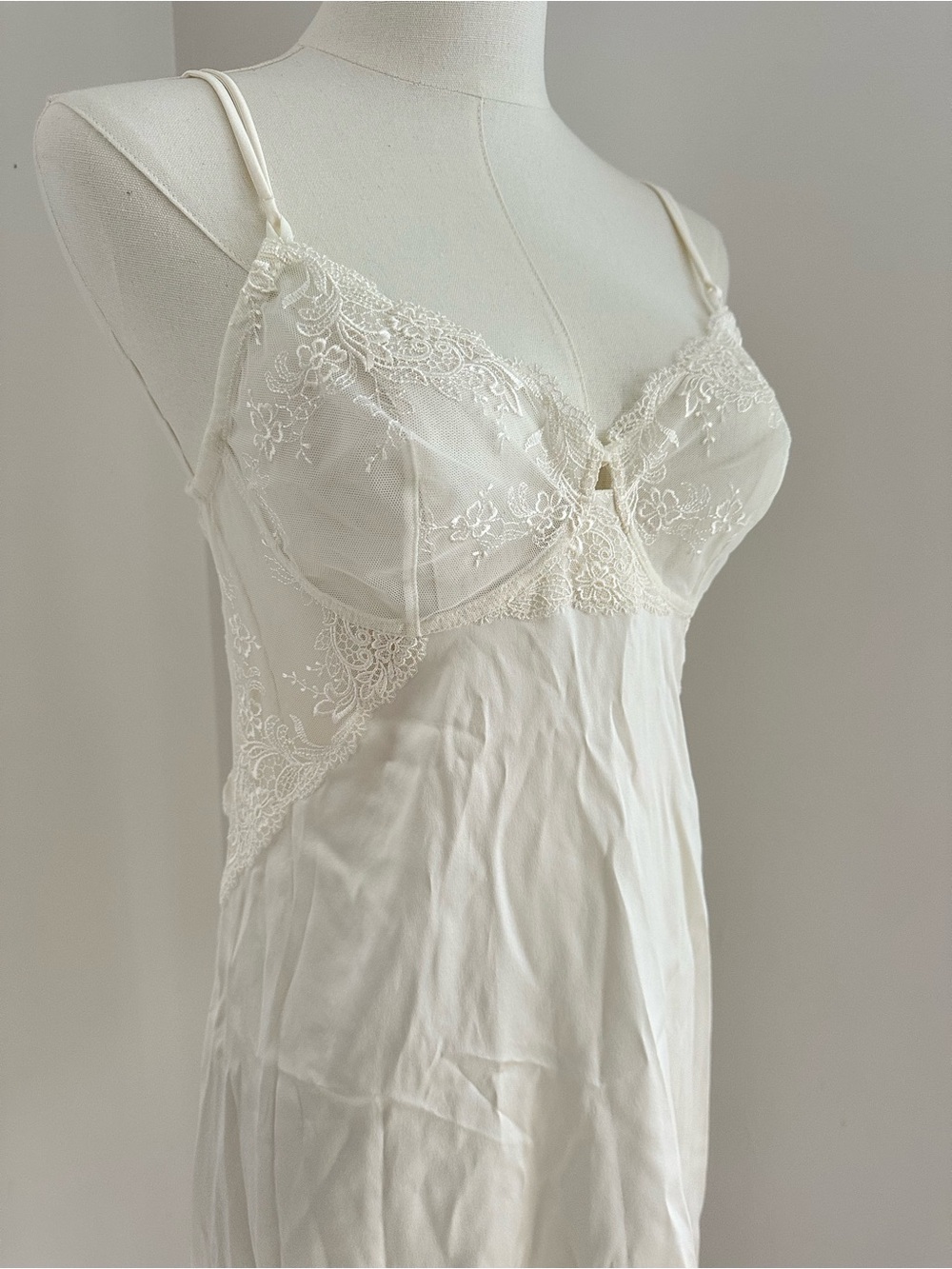 New🤍La Perla white/ Ivory Silk and Lace bridal slip dress. #100 - Picture 6 of 14